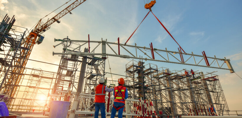 construction-worker-truss-installation